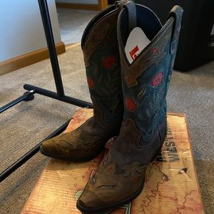 Laredo cowgirl boots